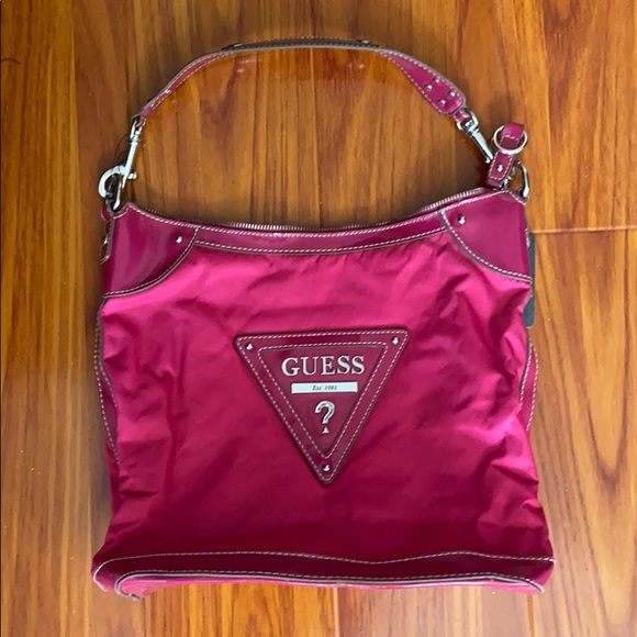 🌿 Fuchsia Guess Purse - Picture 1 of 3